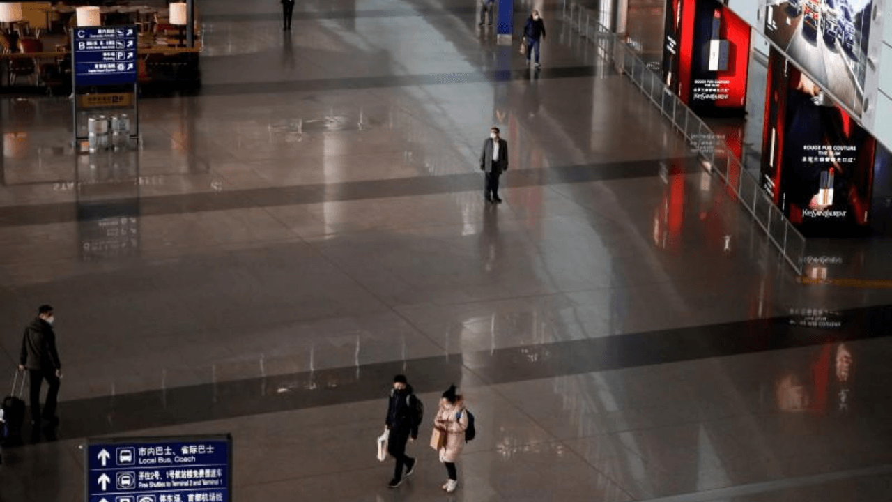 Expats stranded as HK closed borders