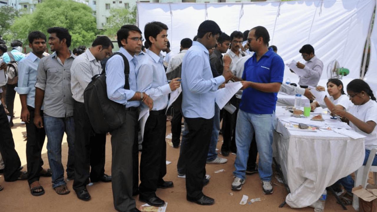Indian job market recovers, IT roles register double-digit growth