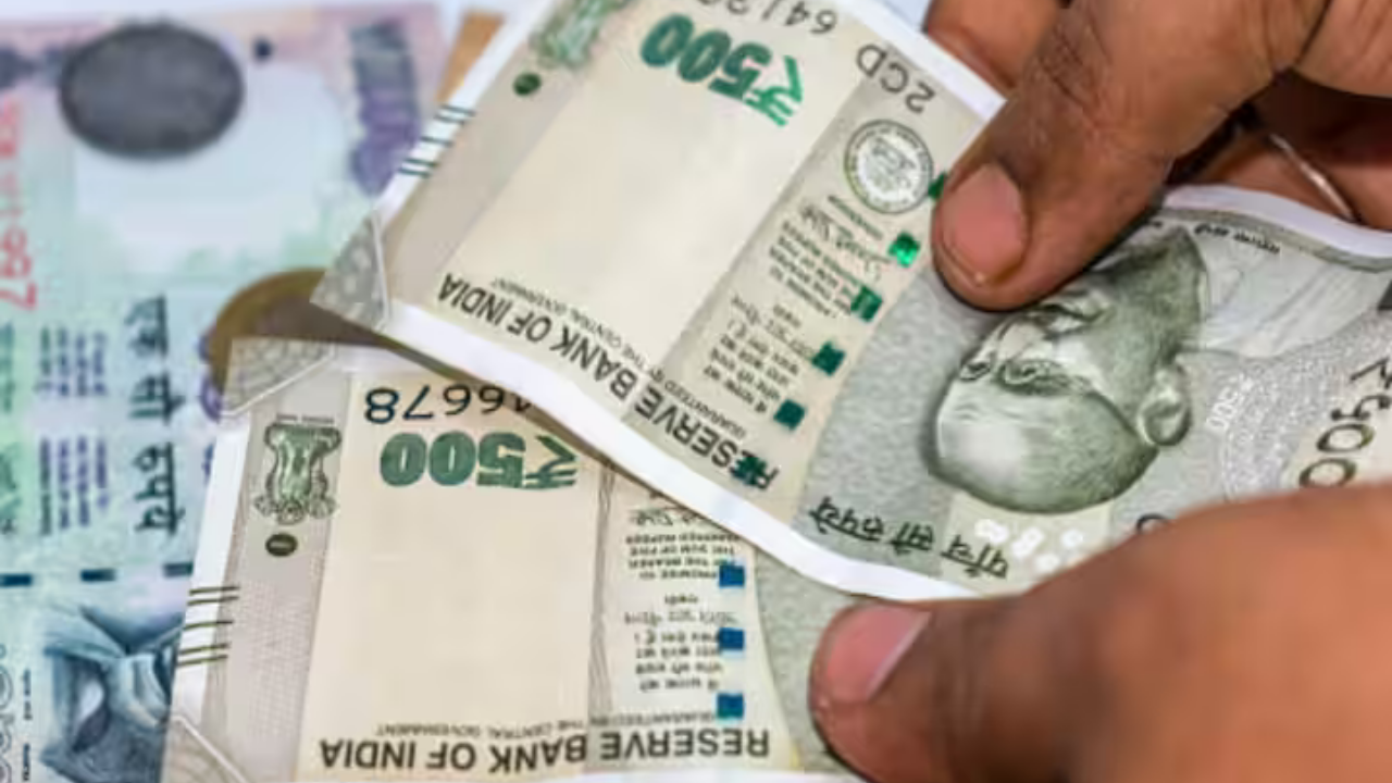 Indian state raises outsourced workers pay