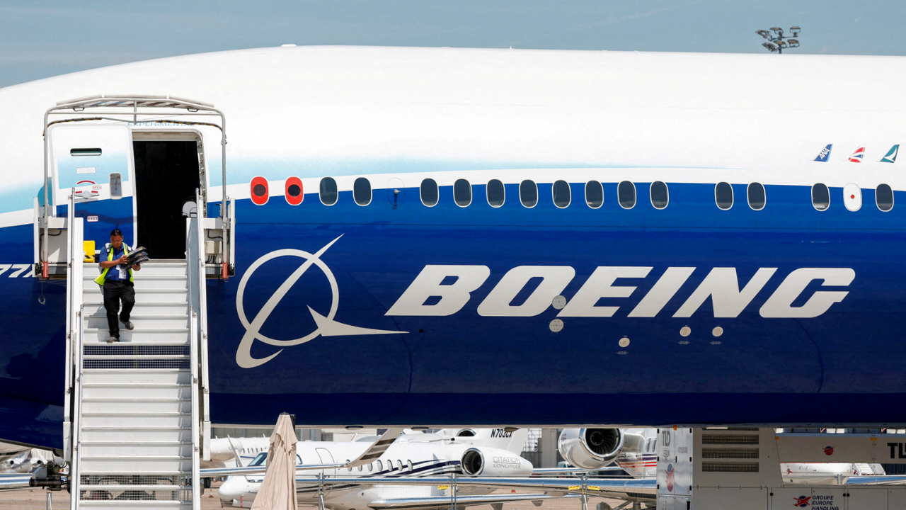 Boeing outsourcing strategy