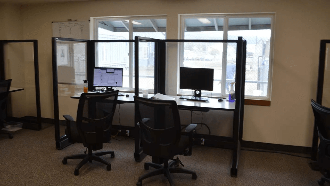 Oregon prison launches inmate call center, offers wages and job skills