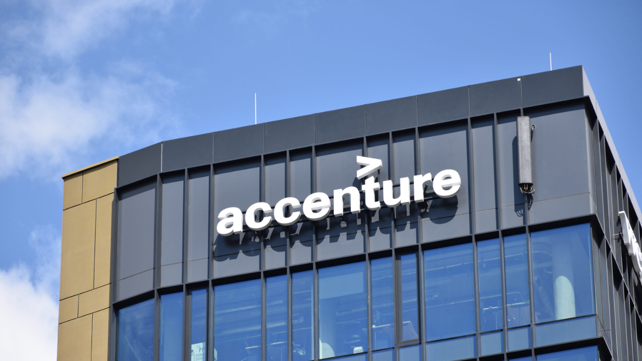 Accenture's AI pivot drives growth amid workforce restructuring