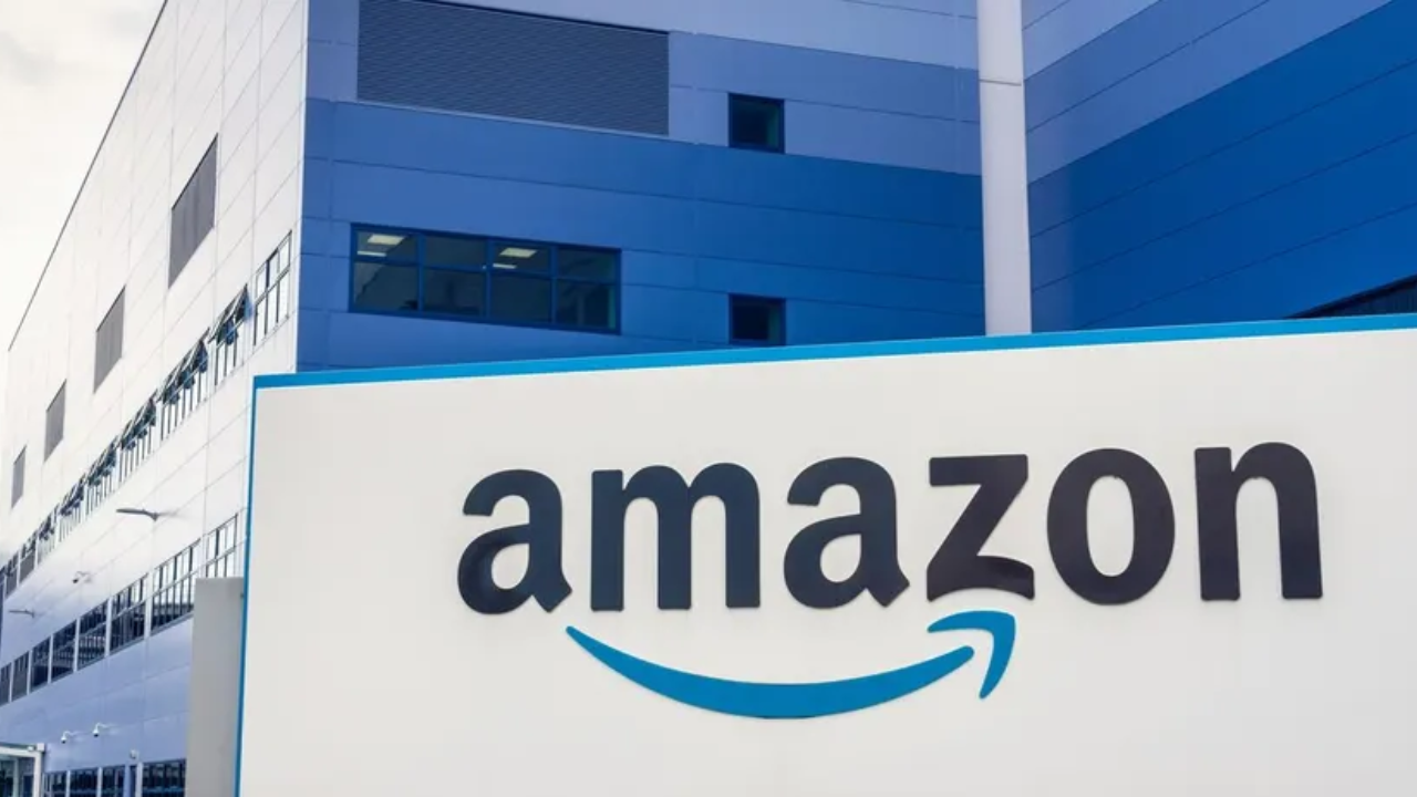Amazon restructures health services, strengthening pharmacy, patient care