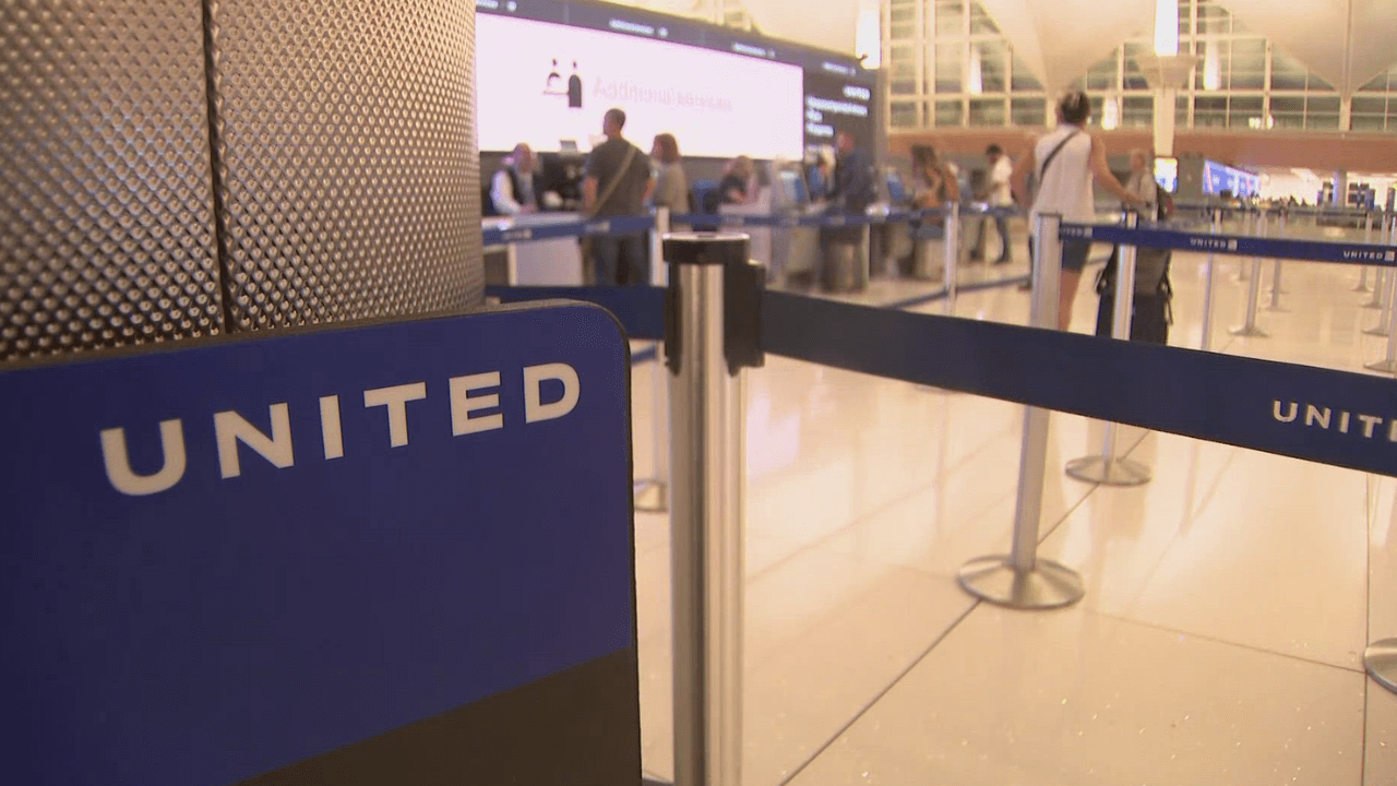 United Airlines customer loses $17K after calling official hotline