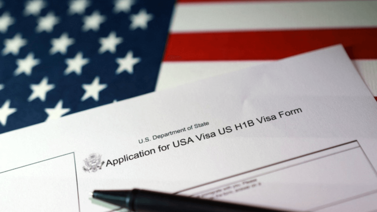 U.S. senators push H-1B, L-1 visa reforms to curb job outsourcing