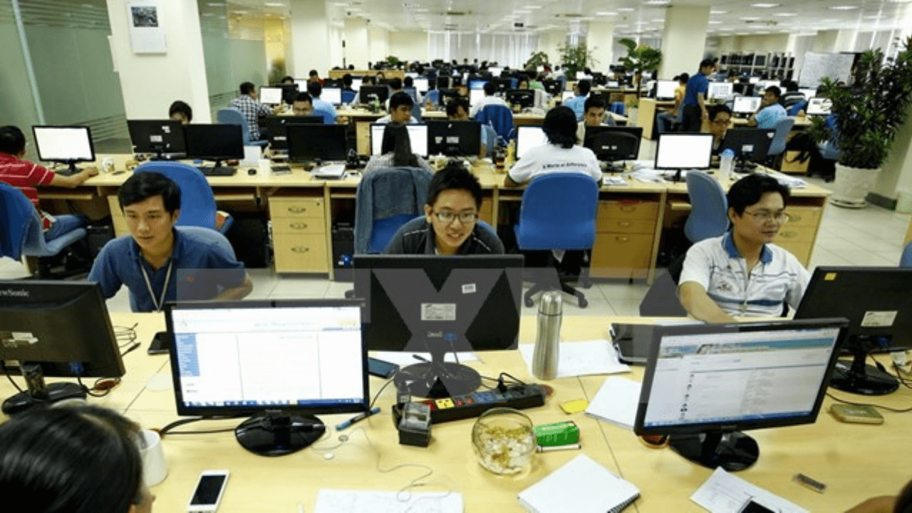 Vietnam emerges as top global software outsourcing hub, analyst says
