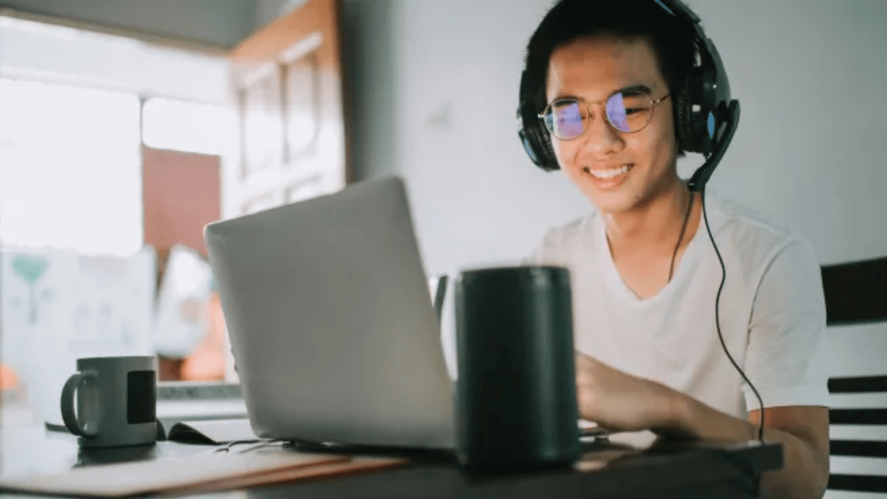 Philippines reminds virtual assistants to report foreign income