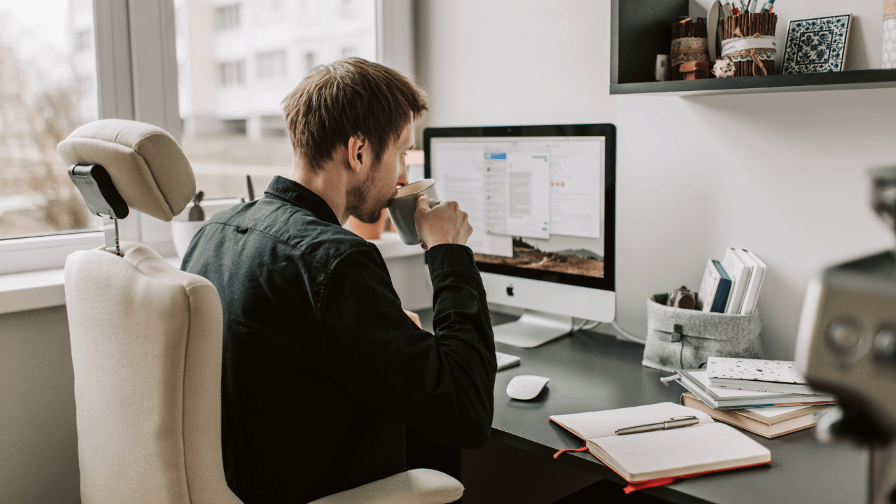 AI may mean 3-day workweek, not unemployment surge: economist