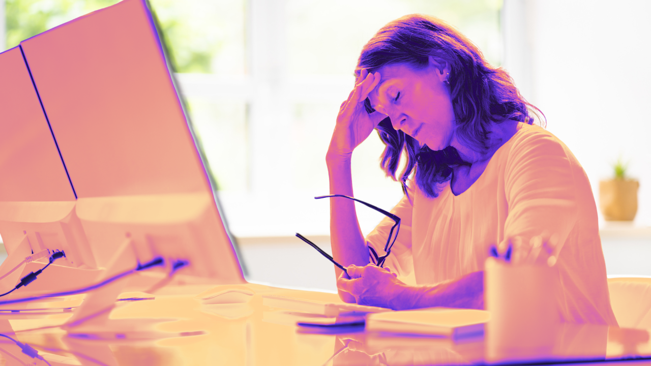 Workplace stress affects most Czech employees, survey finds